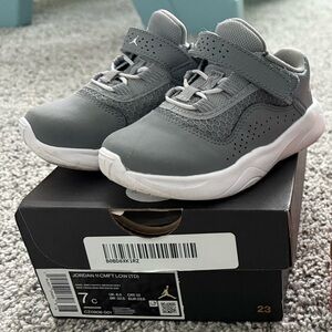 Jordan 11 CMFT Low Toddler Sneaker Athletic Shoes Gray White Size 7